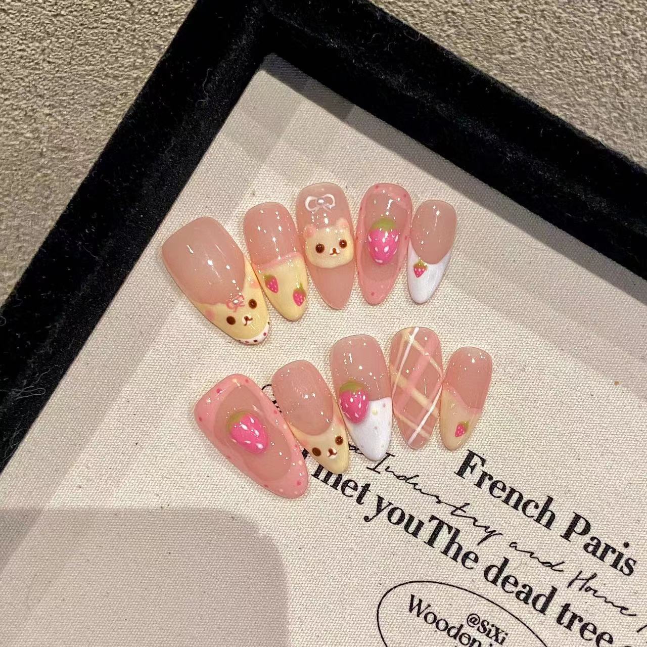 Nail Art Strawberry - 10 adet Saf El Preslenmiş Orta